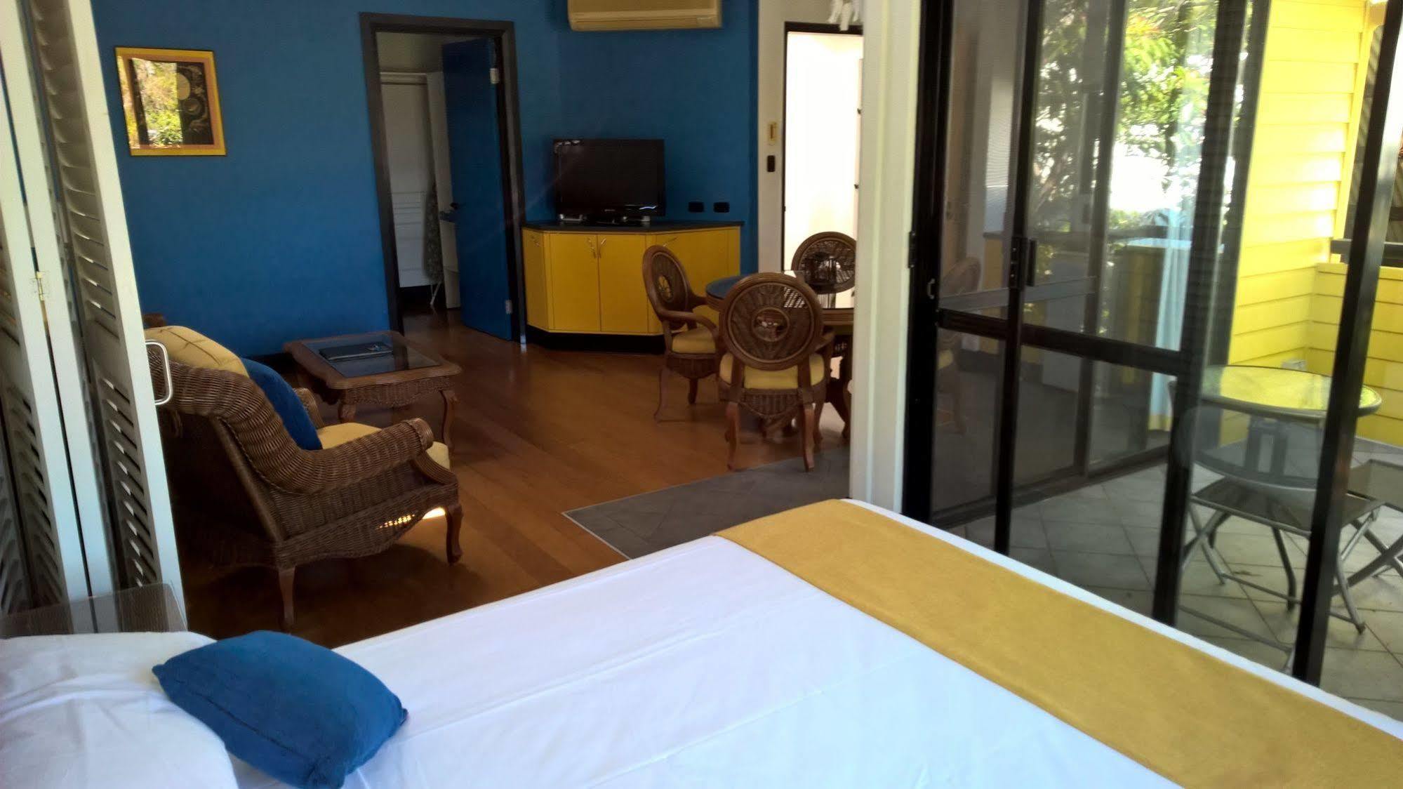 Dreamcatcher Beach-Side Apartments Port Douglas Exterior photo