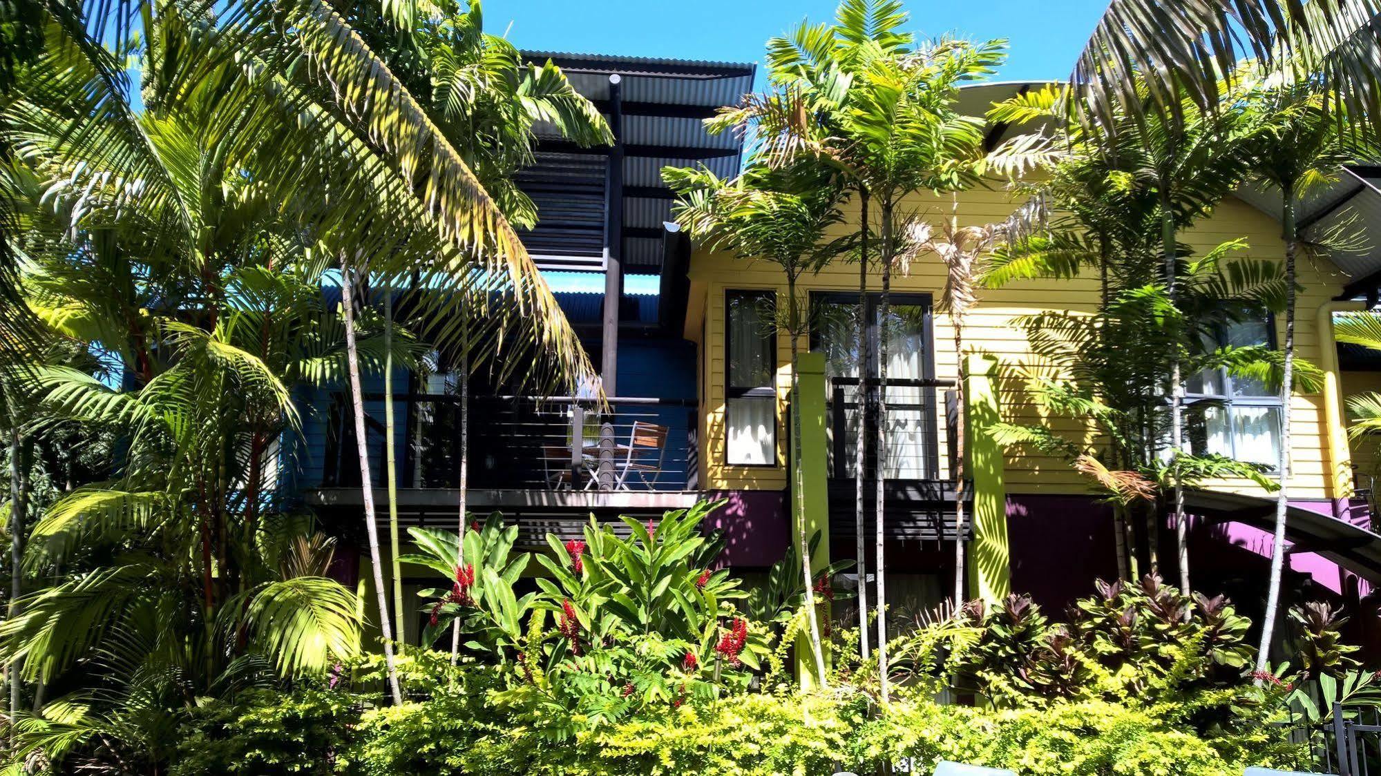 Dreamcatcher Beach-Side Apartments Port Douglas Exterior photo